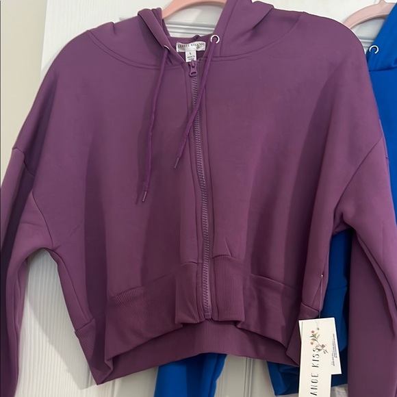 Cropped Hoodies Set - Picture 3 of 5